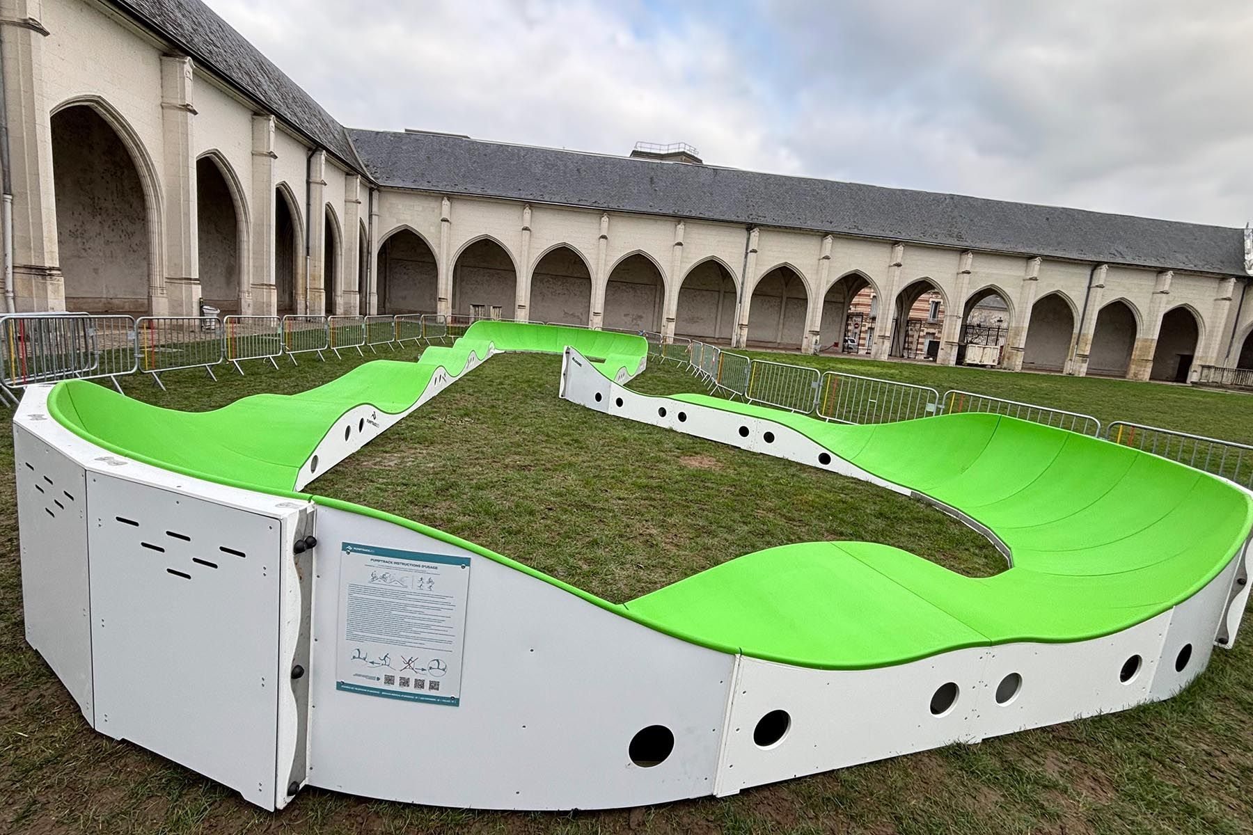 Pumptrack - Campo Santo dOrléans (Franța) – foto 1