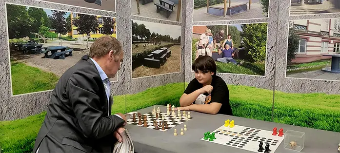 Masă de șah din beton